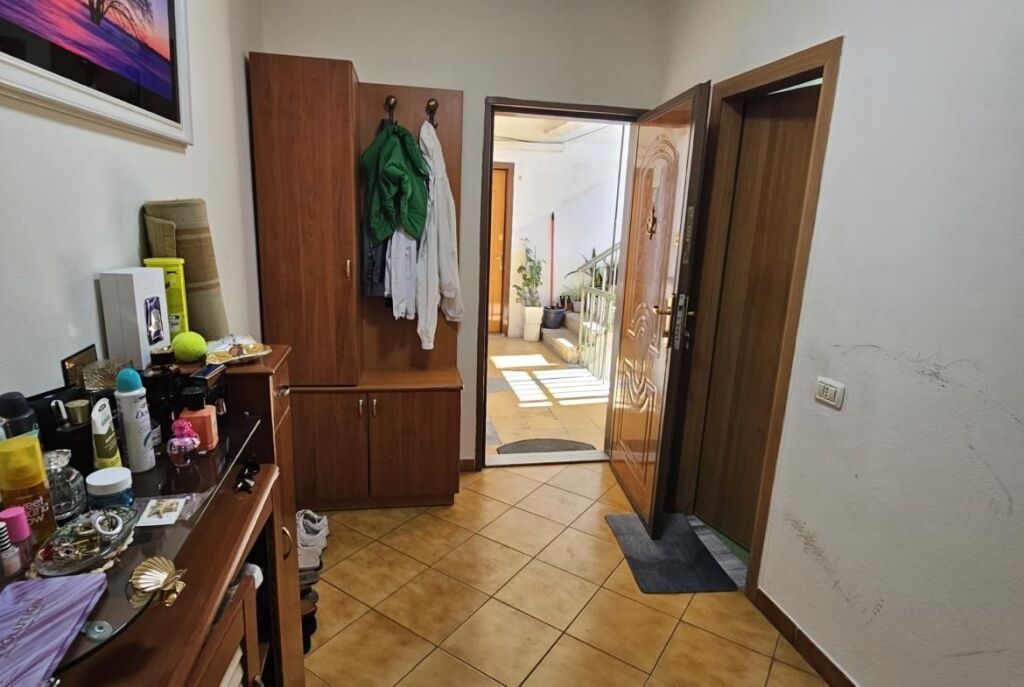 Prane Pallatit Me Shigjeta Shitet Apartament 1+1 Me Planimetri Te Rregullt! 117,000€ Shitje