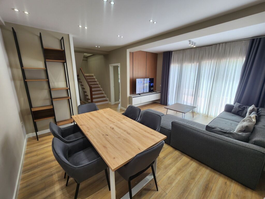 Super Duplex 4+1+3, Liqeni i Thate