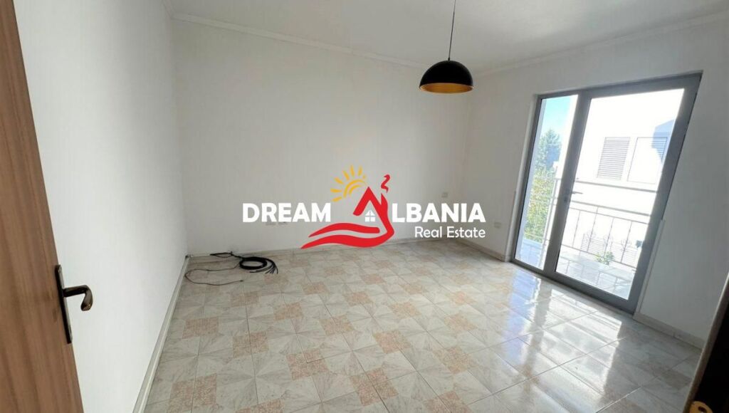 Jepet me qera Vile 3 kateshe tek Vilat Gjermane prane rruges se Elbasanit (ID 4251286)