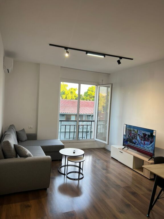 Qera | Apartament 1 + 1 | Shkolla e Bashkuar | 500 €/muaj