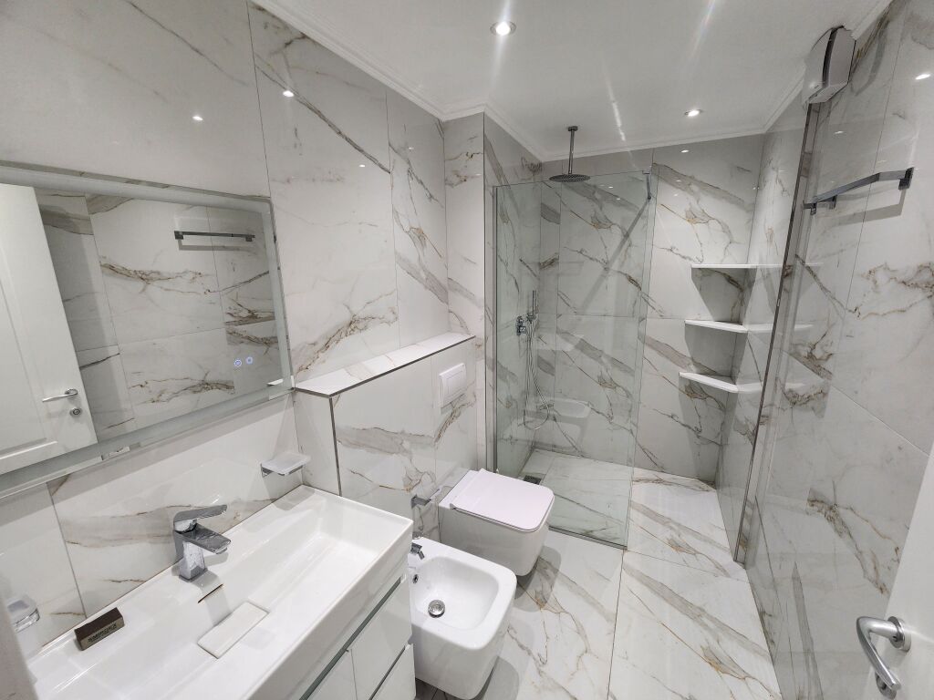 Super Duplex 4+1+3, Liqeni i Thate