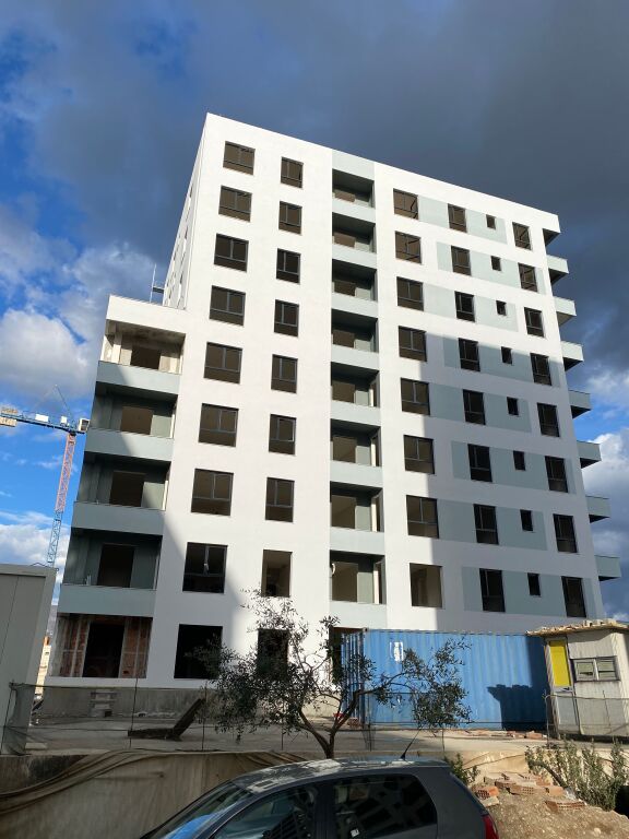 Okazion Apartament 1+1 Kamez