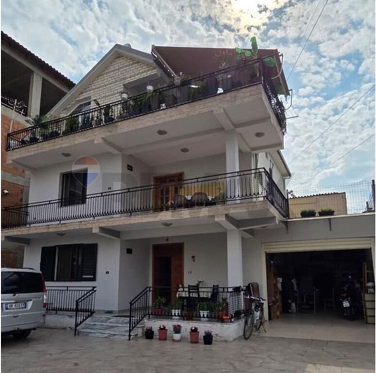 Vilë - Për Shitje - Bulevardi i Ri, Tiranë
