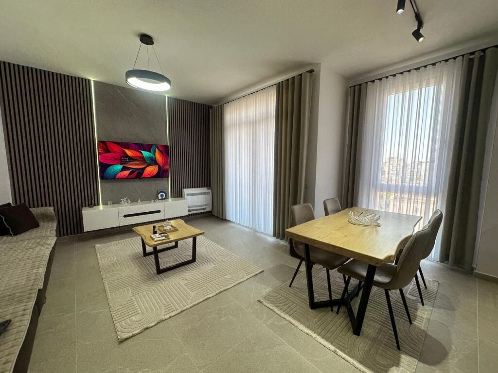 🏠 Jepet Apartament me Qira  📍Pranë Stacionit të Trenit, Rruga Vjosa