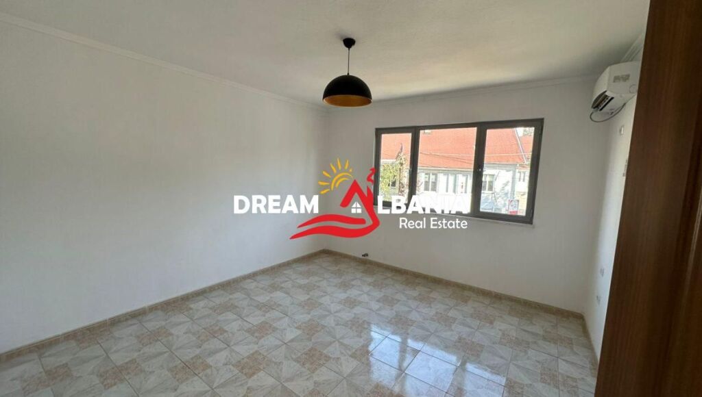 Jepet me qera Vile 3 kateshe tek Vilat Gjermane prane rruges se Elbasanit (ID 4251286)