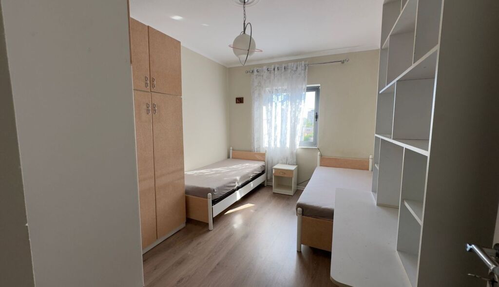 Shitet, Apartament 2+1, Rruga Fortuzi, Tirane . Empire70571