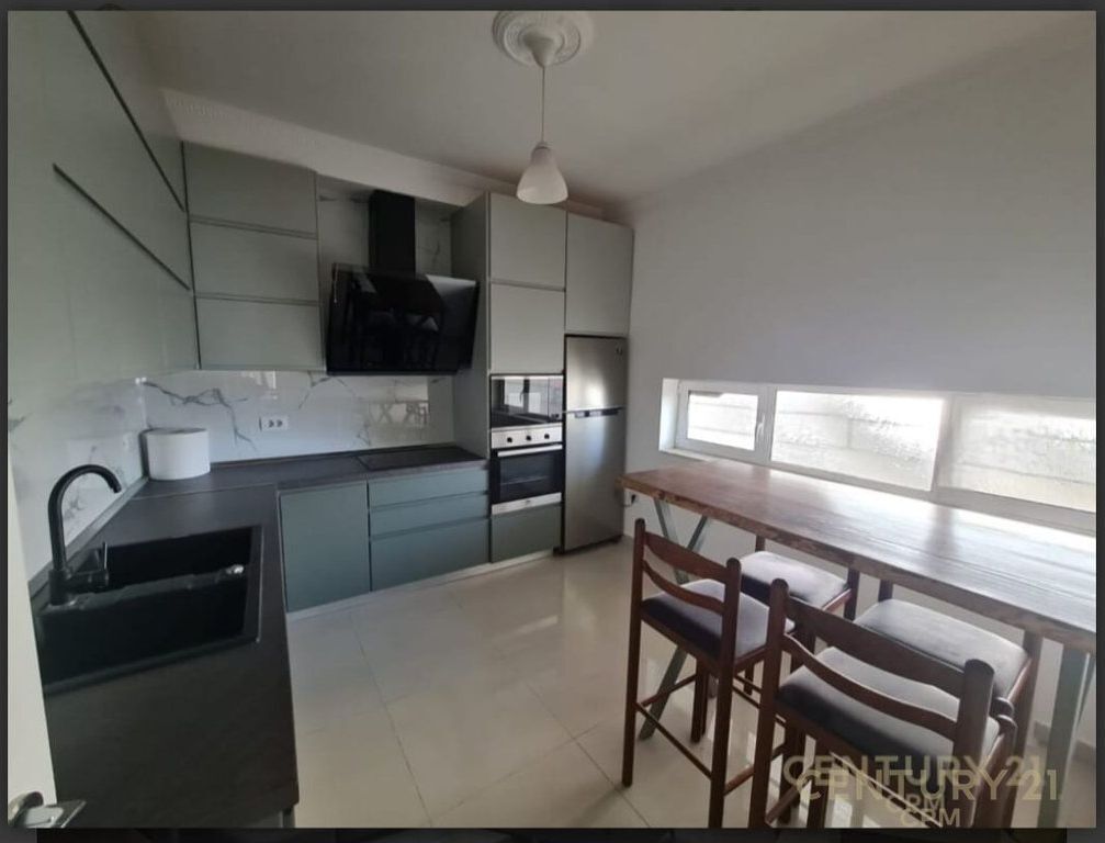 Apartament 2+2+2+Parking për qira tek xhamia, Kopshti Botanik!