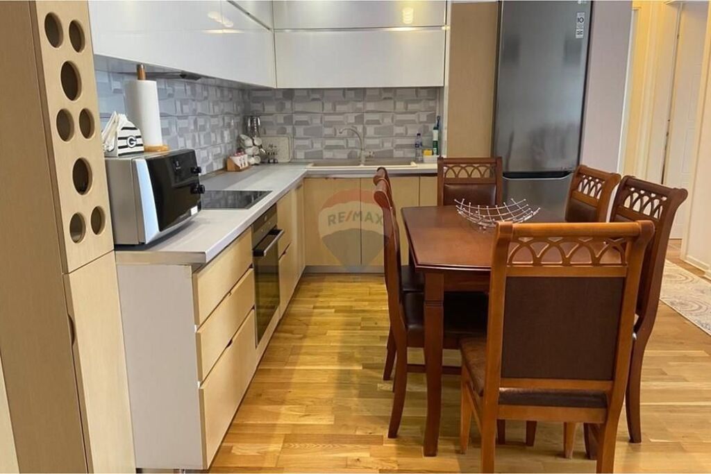 Jepet me qira apartament 2+1 tek Kopshti Botanik