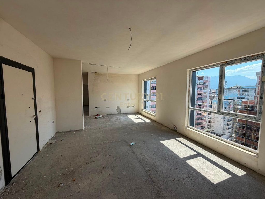 Shitet apartament 2+1 +2 te fusha e Aviacionit