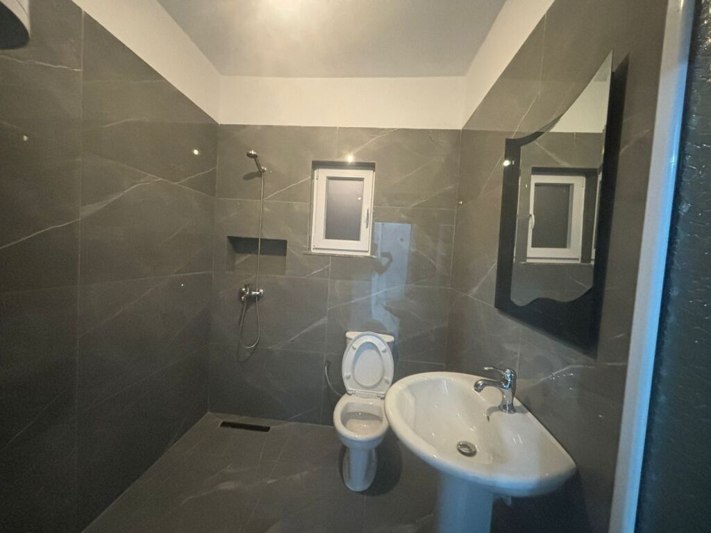 Qera | Shtëpi private 2 + 1 | Kinostudio | 370 €/muaj