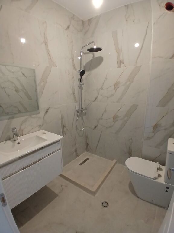 Shitet apartament 2+1+2 pranë Pajtoni Center për vetëm 125 milionë lekë