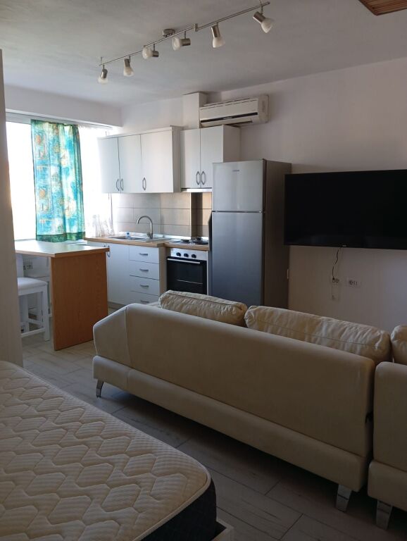 Tirane, jepet me qera apartament 1+1 Kati 5, 50 m² (Ferrit Xhajko)