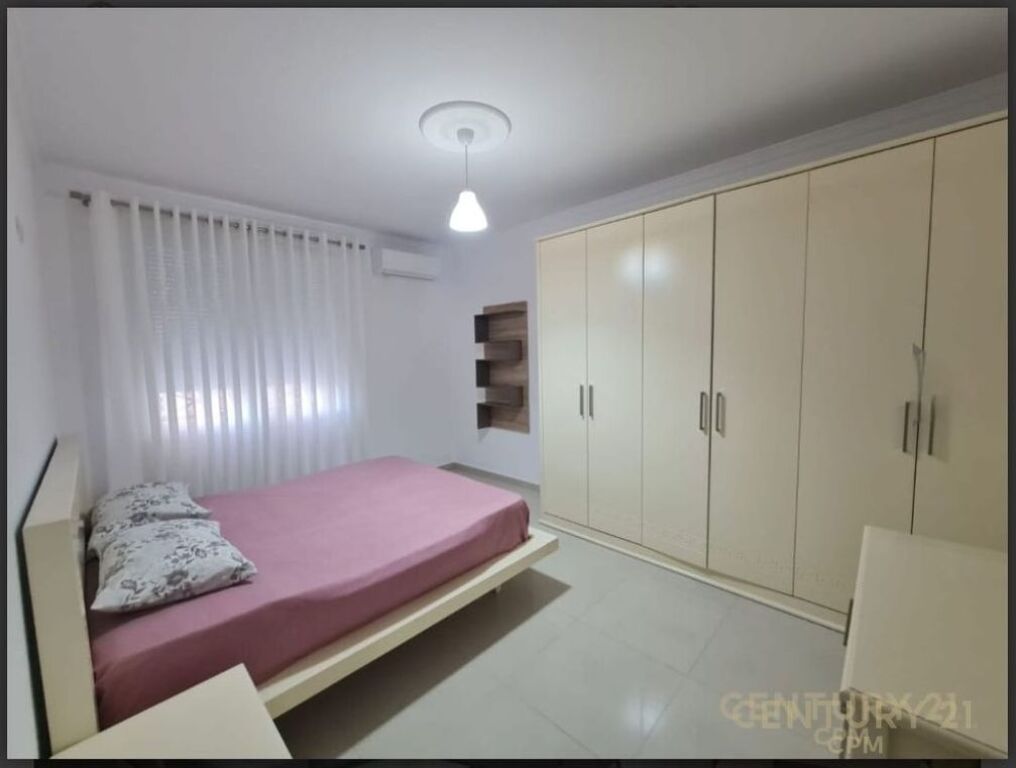 Apartament 2+2+2+Parking për qira tek xhamia, Kopshti Botanik!