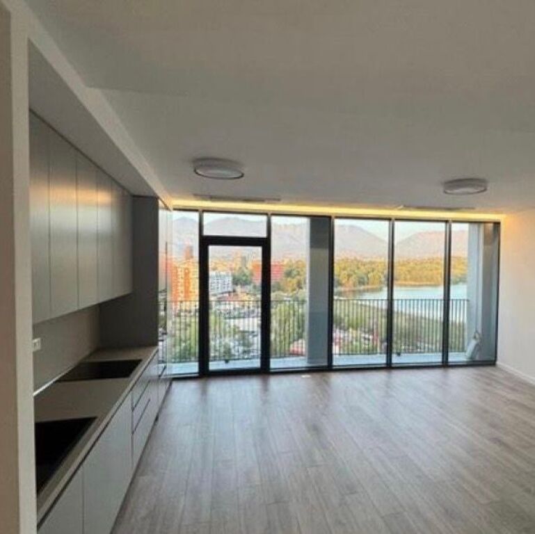 Ufficio con vista sul lago