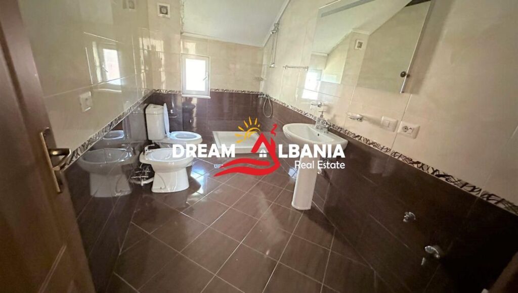 Jepet me qera Vile 3 kateshe tek Vilat Gjermane prane rruges se Elbasanit (ID 4251286)