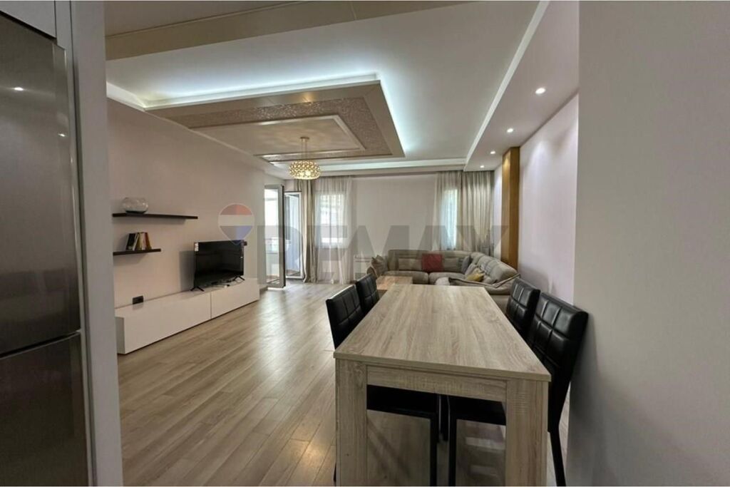 Apartament 3+1+2 Per Qira Ne Bllok