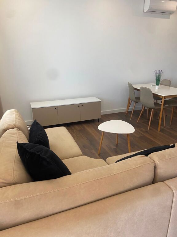 🏡 AFFITTASI APPARTAMENTO 1+1 in Via Mihal Grameno Vicino Ali Demi, 400 mila lek