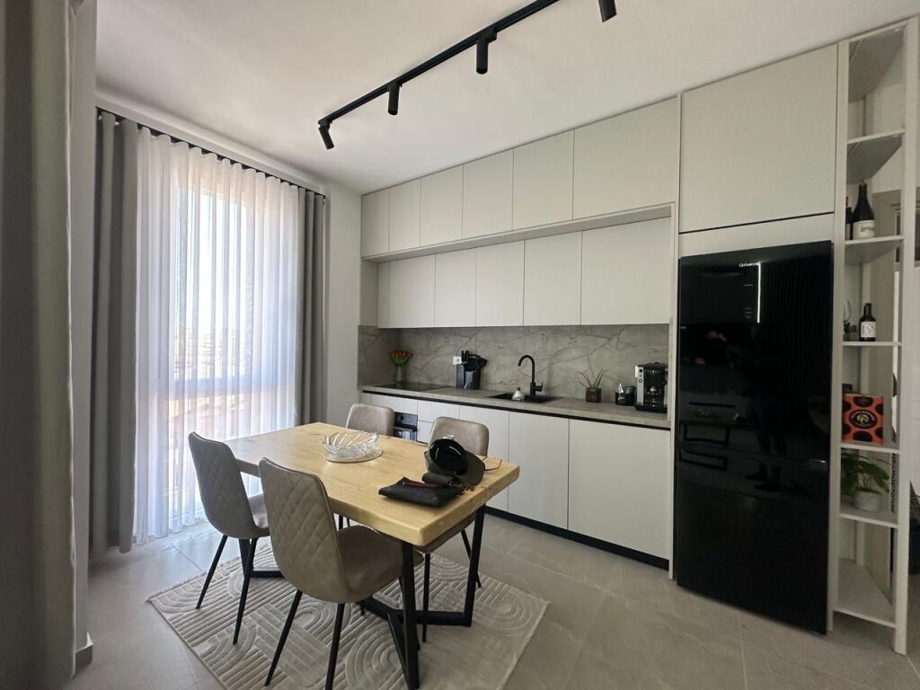 🏠 Jepet Apartament me Qira  📍Pranë Stacionit të Trenit, Rruga Vjosa