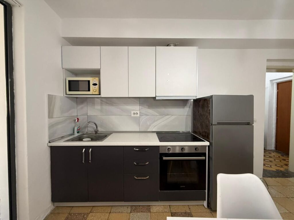 🏠 Apartment 1+1 for rent – Brryli  📍 Area: Brryli💶 💸Price 35,000 lek/month