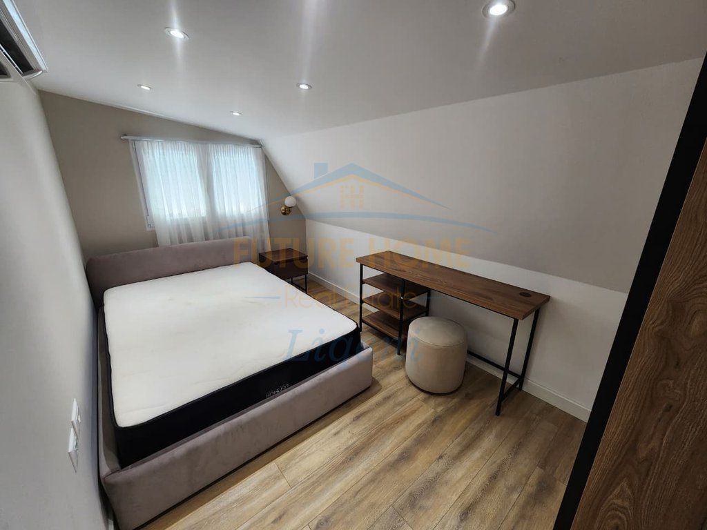 Shitet, Duplex 4+1+3, Liqeni i Thatë, Tiranë.