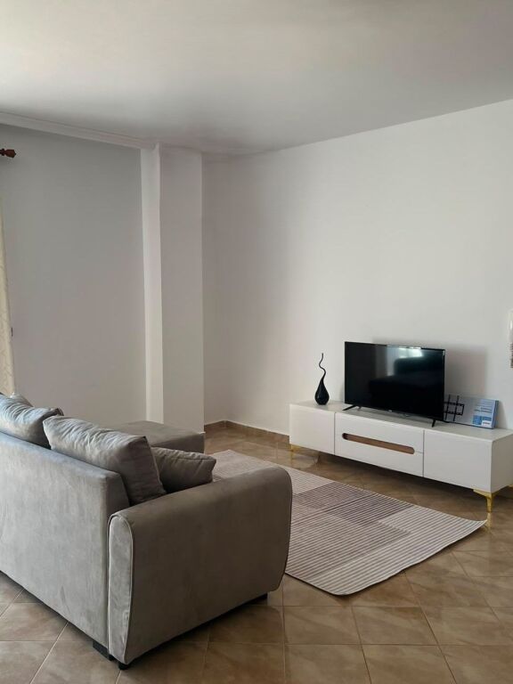 Appartamento in affitto 1+1 a Komuna Parisit