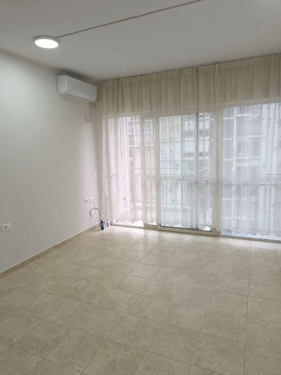 Appartamento in affitto 1+1 - 📍Ex Campo di Aviazione, vicino al bar caffè Agron - 400 mila lek