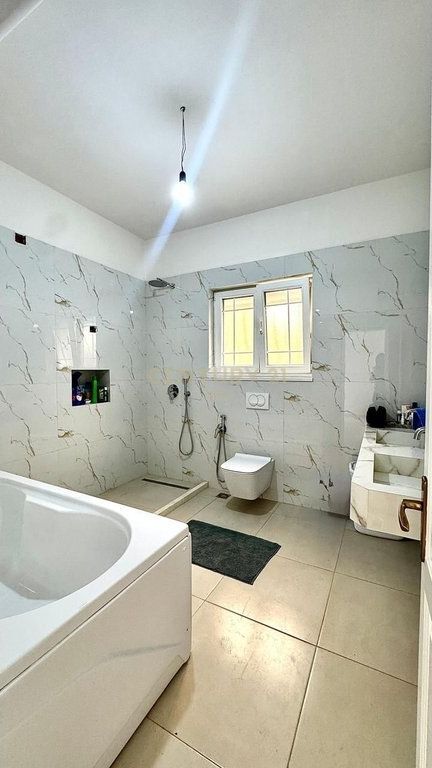 In vendita piano villa 2+1 con ingresso indipendente e cortile privato, Misto Mame!