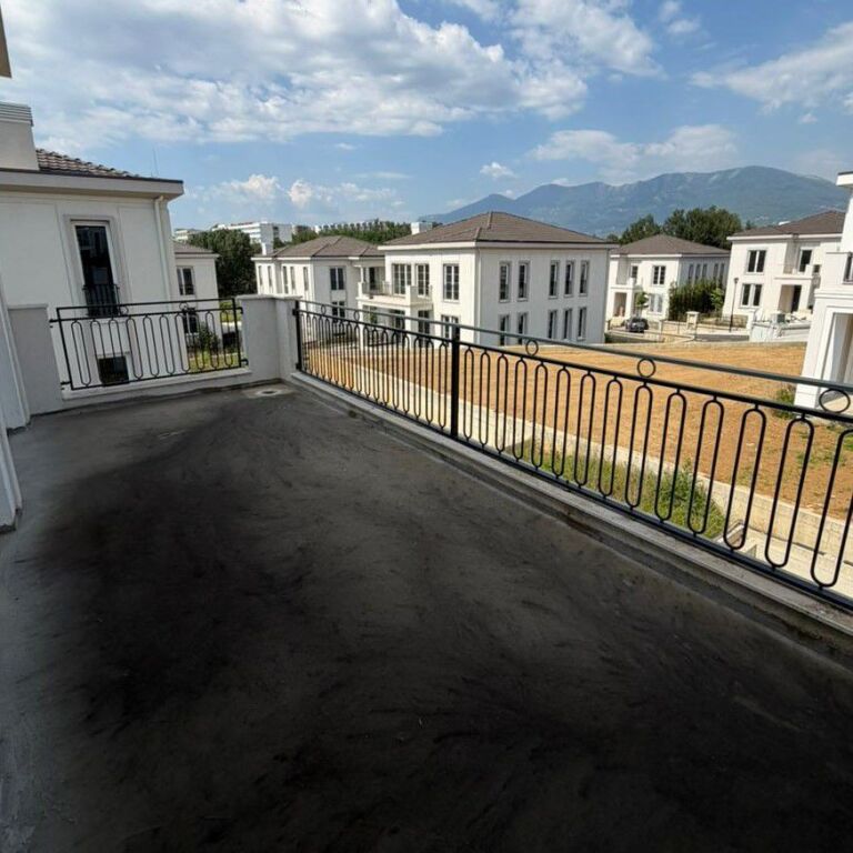 Rolling Hills 2 TEG Villa for Sale with Swimming Pool