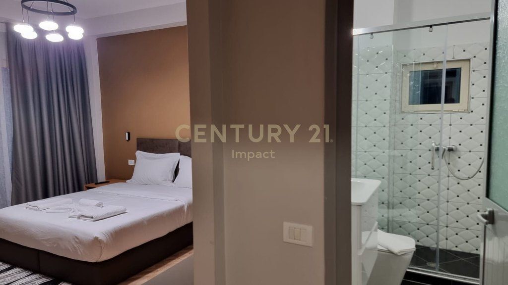 JEPET ME QIRA hotel me 15 dhoma në Kombinat, 5.000€! 5,000 € /Muaj Sip. Totale  650m2  Sip. e brendshme  565m2  Dhomat e gjumit  15  Sta