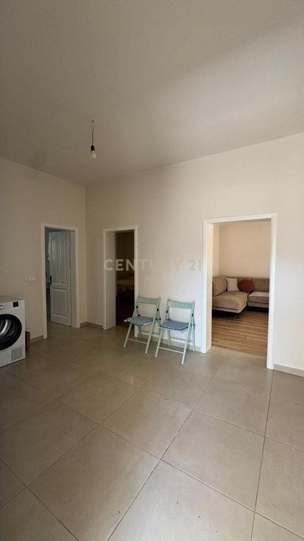 In vendita piano villa 2+1 con ingresso indipendente e cortile privato, Misto Mame!