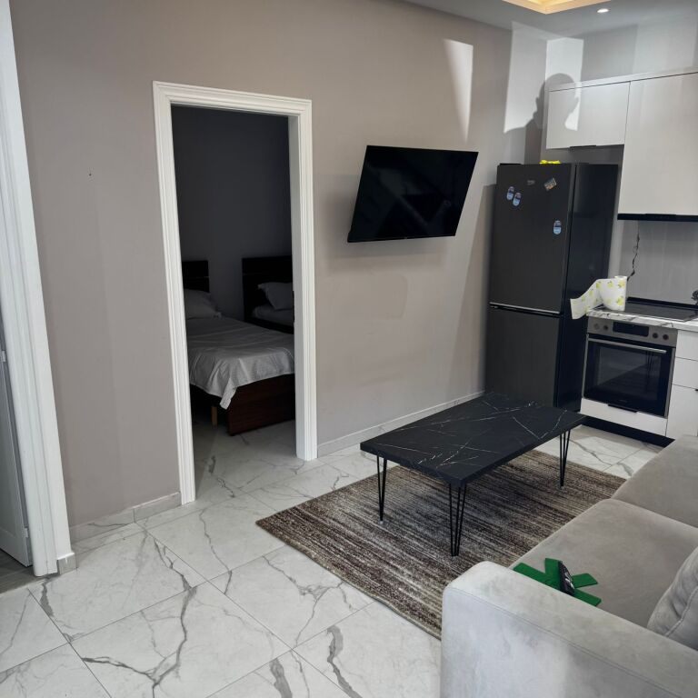Qera | Apartament 1 + 1 | Rruga 5 Maji | 500 €/muaj