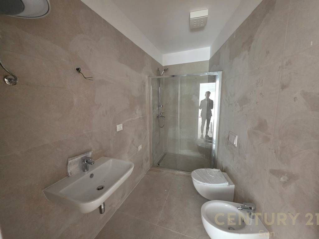 UFFICIO IN AFFITTO VICINO AIR ALBANIA 1.300 € /Mese