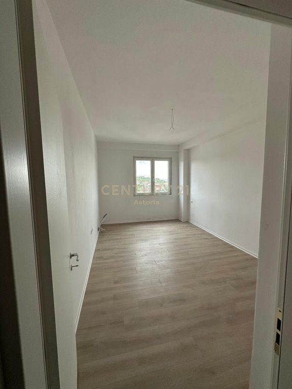 Shitet apartament 3+1+2 në kompleksin Grand Gallery, Yzberish.