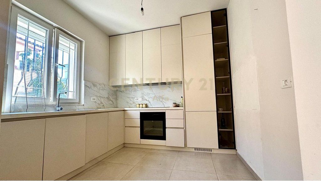 In vendita piano villa 2+1 con ingresso indipendente e cortile privato, Misto Mame!