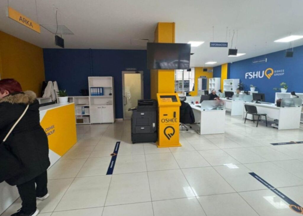 Ambient 200 m2 kati 0 Komuna Parisit