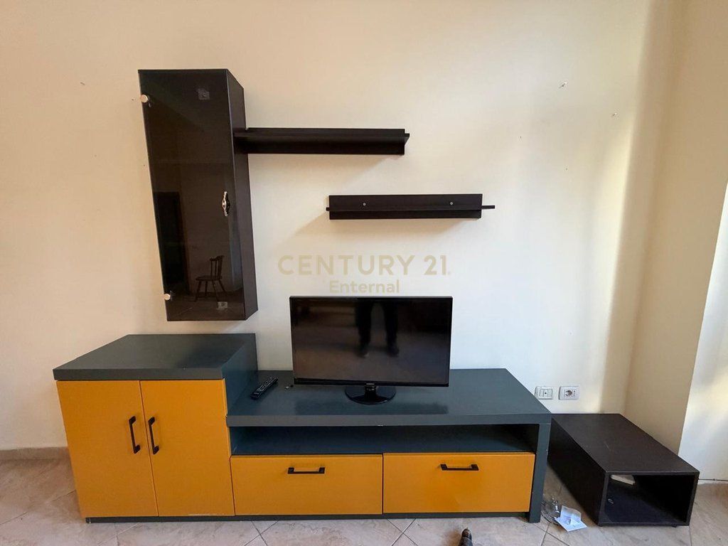 Appartamento 1+1 In Affitto a Komuna e Parisit