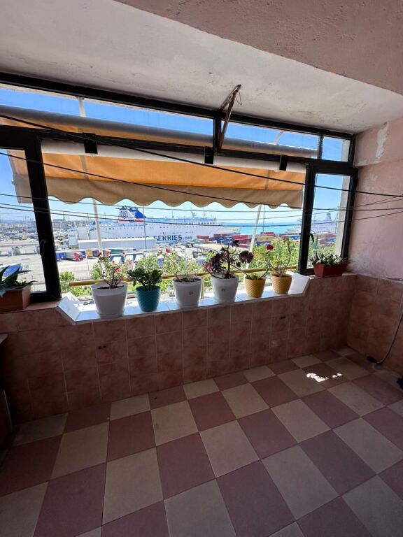 JEPETME QERA APARTAMENT 1+1 PRANE BLUESTAR CENTER, DURRES