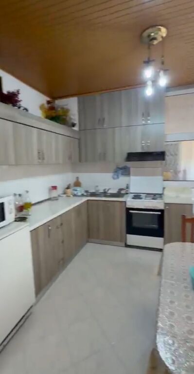 Zogu Zi ap 1+1 i mobiluar kati 2