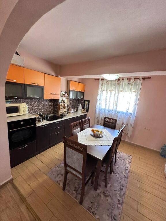 JEPETME QERA APARTAMENT 1+1 PRANE BLUESTAR CENTER, DURRES