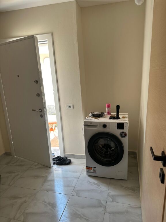 Qera | Shtëpi private 2 + 1 | Rruga Shefqet Kuka | 450 €/muaj