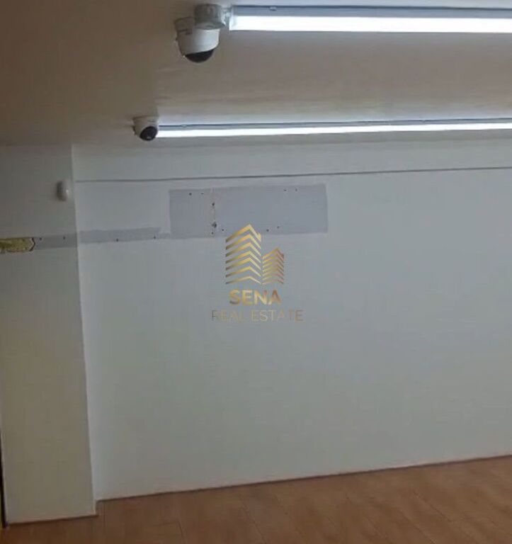 In affitto, locali commerciali duplex 134m², Via Myslym Shyri, 150.000 Lek/mese