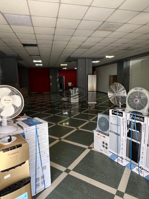 Ambient Biznesi me Qira pranë Stacionit të Trenit