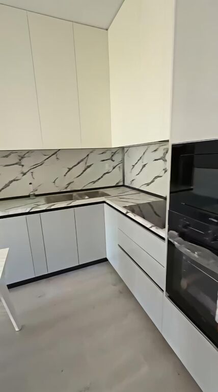 Shitet super apartament ne Univers City