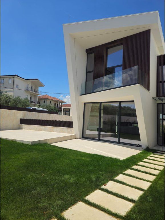 VILË MODERNE PËR SHITJE – MJULL -BATHORE, TIRANË!