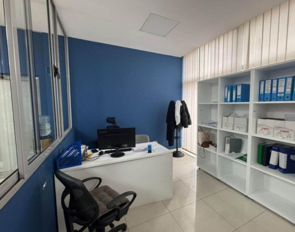 Ambient 200 m2 kati 0 Komuna Parisit
