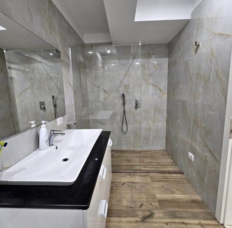 🏡 Appartamento 2+1+2 in Affitto – Tirana e Re (vicino al Bar White) ✨