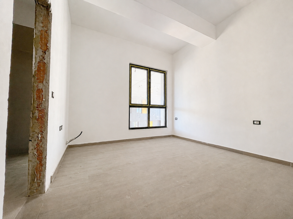 Shitet Apartament 3+1, 140 m² tek Square 21, Tiranë