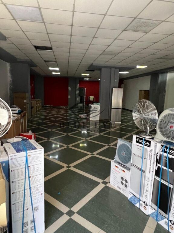 Ambient Biznesi me Qira pranë Stacionit të Trenit