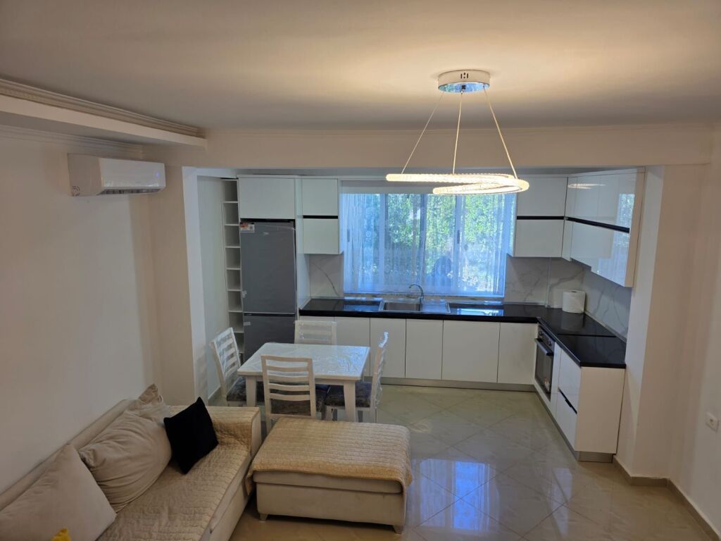 Private house for rent United School !