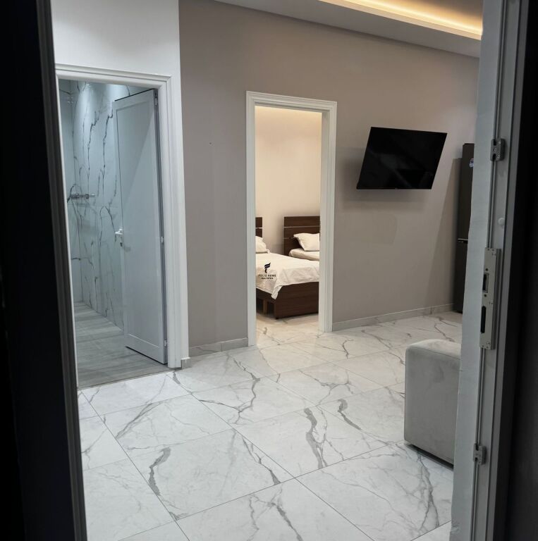 APARTAMENT ME QERA 1+1 RRUGA 5 MAJI 50.000 LEKE FH-79874